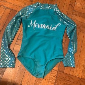 Very good condition mermaid girl bathing suit from cat & jack